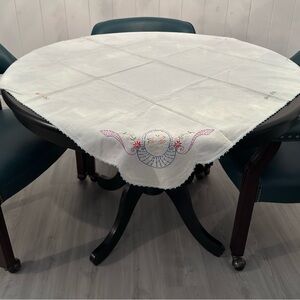 VTG Linen Embroidered White Tablecloth Flower Basket Scalloped Corners 40”x 41”